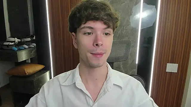 Snapshot of calvin_love_you chatting on July 11, 3:04 pm calvin love you online show from July 11, 3:04 pm