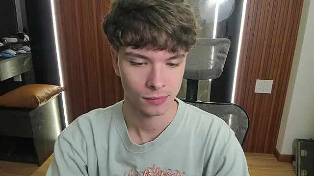 Snapshot of calvin_love_you chatting on July 21, 3:03 pm calvin love you online show from July 21, 3:03 pm