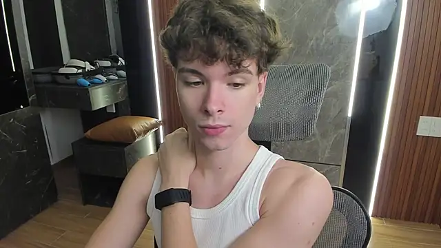 Snapshot of calvin_love_you chatting on July 28, 3:21 pm calvin love you online show from July 28, 3:21 pm