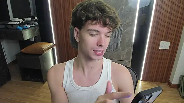 Snapshot of calvin_love_you chatting on July 28, 4:39 pm calvin love you online show from July 28, 4:39 pm