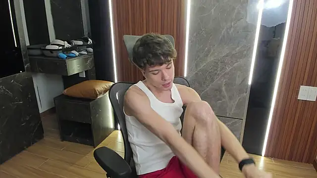 Snapshot of calvin_love_you chatting on July 28, 6:20 pm calvin love you online show from July 28, 6:20 pm