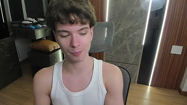 Snapshot of calvin_love_you chatting on July 28, 8:52 pm calvin love you online show from July 28, 8:52 pm