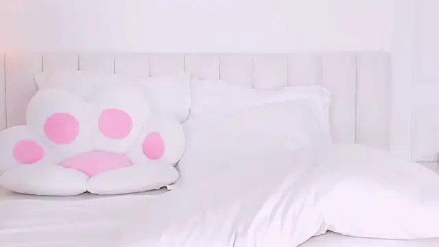 Snapshot of MoonAngelic chatting on February 11, 2:35 am MoonAngelic online show from February 11, 2:35 am