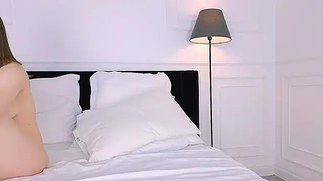 Snapshot of MoonAngelic chatting on February 17, 6:53 am MoonAngelic online show from February 17, 6:53 am