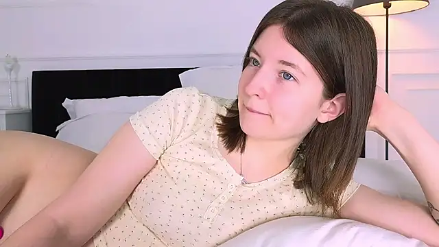 Snapshot of MoonAngelic chatting on March 14, 2:42 am MoonAngelic online show from March 14, 2:42 am