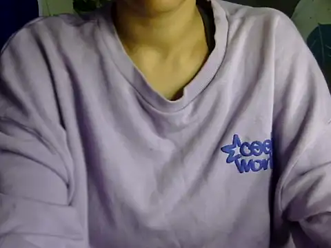 Snapshot of sexysilk1 chatting on December 22, 7:05 am sexysilk1 online show from December 22, 7:05 am