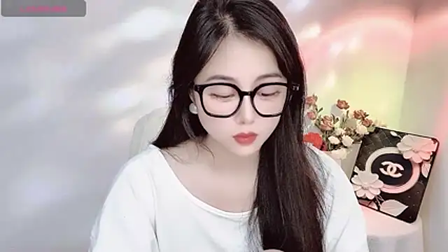 Snapshot of Lydia_170 chatting on June 15, 8:22 pm Lydia 170 online show from June 15, 8:22 pm