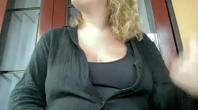 lilylush24 online show from February 5, 12:31 am