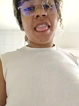 VitoriaFernandes online show from November 16, 6:02 pm