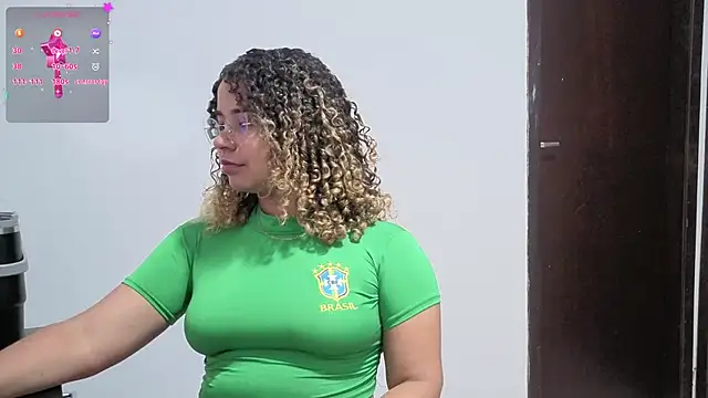 VitoriaFernandes online show from February 15, 11:23 pm