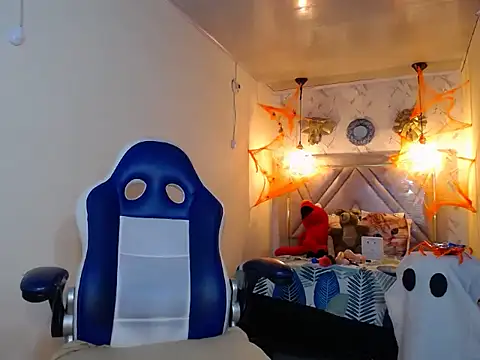 alexa-cooper- online show from October 18, 2:40 pm