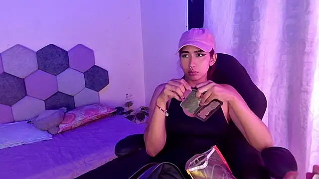 Snapshot of Horny_tgn chatting on November 15, 6:59 pm Horny tgn online show from November 15, 6:59 pm