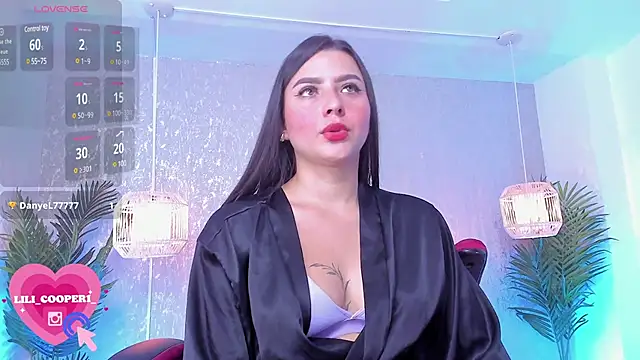 Snapshot of lilicooper_ chatting on January 8, 8:07 pm lilicooper online show from January 8, 8:07 pm