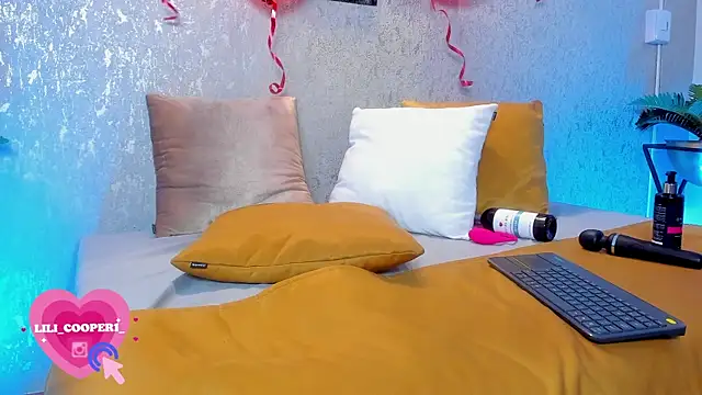 Snapshot of lilicooper_ chatting on February 15, 11:25 pm lilicooper online show from February 15, 11:25 pm
