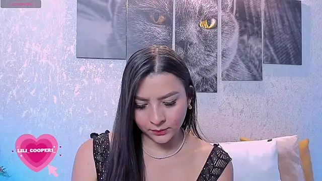 Snapshot of lilicooper_ chatting on March 7, 8:22 pm lilicooper online show from March 7, 8:22 pm