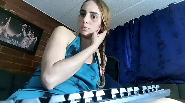 Snapshot of ValeriaLacrozee chatting on January 13, 10:35 pm ValeriaLacrozee online show from January 13, 10:35 pm