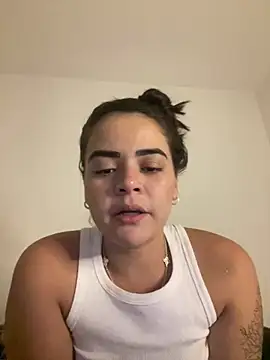 Snapshot of rebeccaareys chatting on February 2, 12:19 am rebeccaareys online show from February 2, 12:19 am