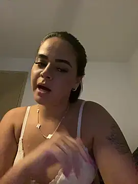 Snapshot of rebeccaareys chatting on February 21, 10:04 pm rebeccaareys online show from February 21, 10:04 pm