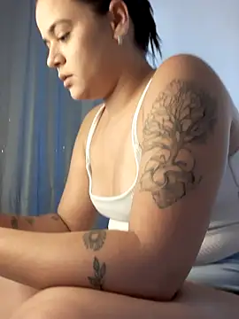 Snapshot of rebeccaareys chatting on February 5, 8:35 pm rebeccaareys online show from February 5, 8:35 pm