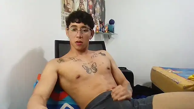 Snapshot of Dillom420 chatting on January 30, 7:39 am Dillom420 online show from January 30, 7:39 am