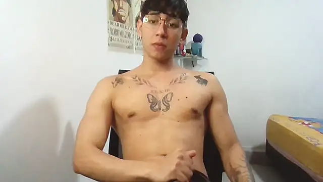 Snapshot of Dillom420 chatting on February 11, 8:52 pm Dillom420 online show from February 11, 8:52 pm