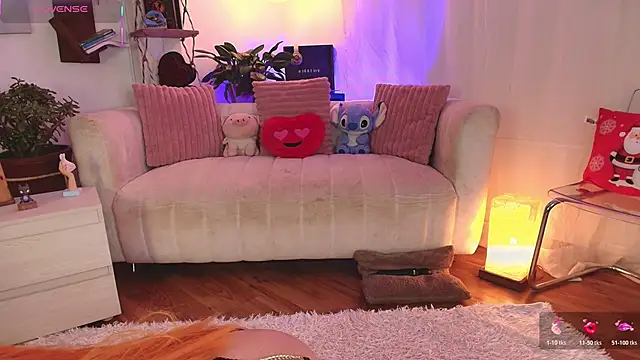 HANNAH LOVEE online show from November 6, 3:18 am