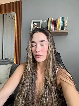 Snapshot of FridaKlein chatting on May 1, 5:17 pm FridaKlein online show from May 1, 5:17 pm