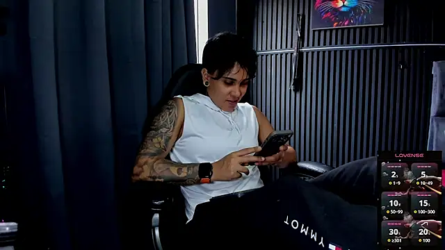 ZhoeStrong online show from November 24, 8:41 pm