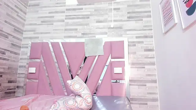 Snapshot of ebony_march chatting on December 13, 9:20 pm ebony march online show from December 13, 9:20 pm