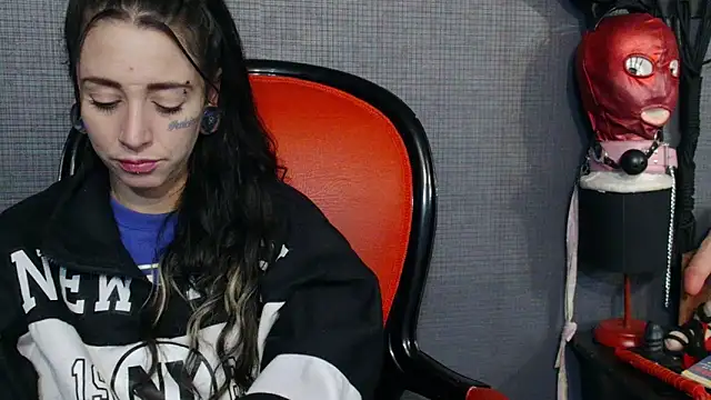 LusstCruella online show from March 2, 5:36 pm