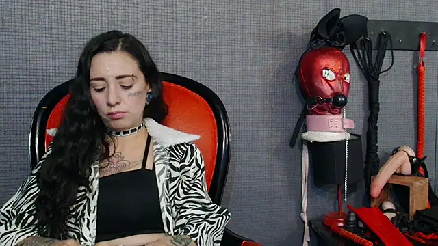 LusstCruella online show from March 3, 7:06 pm