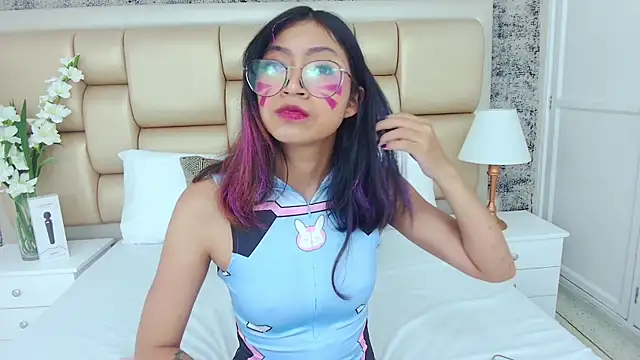 Snapshot of Yommi_Winx chatting on December 23, 7:52 pm Yommi Winx online show from December 23, 7:52 pm