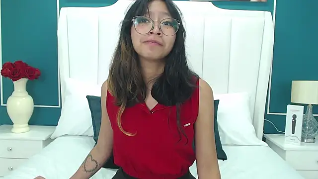 Snapshot of Yommi_Winx chatting on December 27, 6:24 am Yommi Winx online show from December 27, 6:24 am