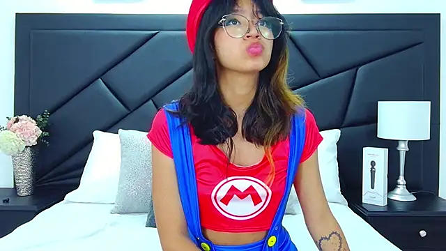 Snapshot of Yommi_Winx chatting on December 28, 3:04 am Yommi Winx online show from December 28, 3:04 am