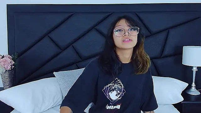 Snapshot of Yommi_Winx chatting on December 31, 7:10 am Yommi Winx online show from December 31, 7:10 am