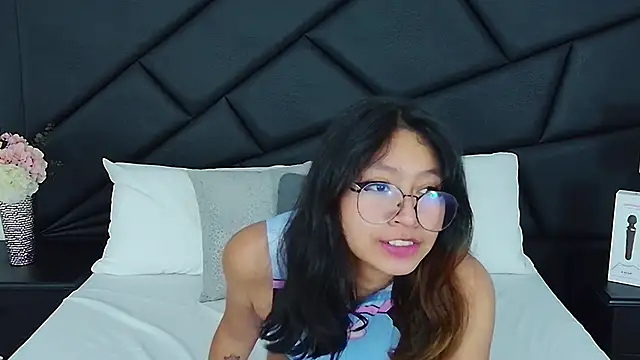 Snapshot of Yommi_Winx chatting on January 11, 1:48 am Yommi Winx online show from January 11, 1:48 am