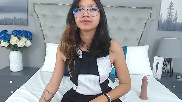 Snapshot of Yommi_Winx chatting on January 14, 12:54 am Yommi Winx online show from January 14, 12:54 am