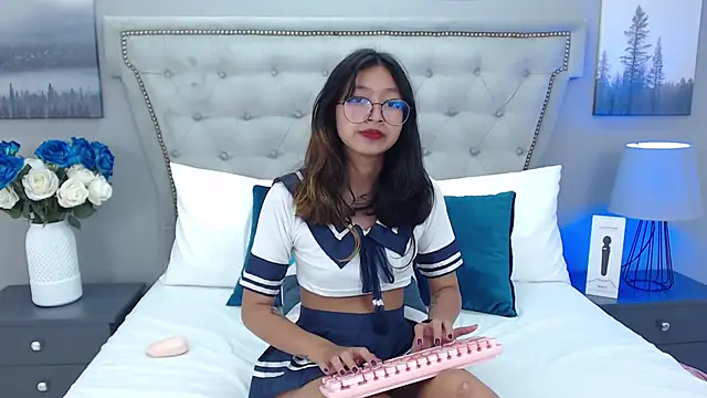Snapshot of Yommi_Winx chatting on January 15, 1:34 am Yommi Winx online show from January 15, 1:34 am