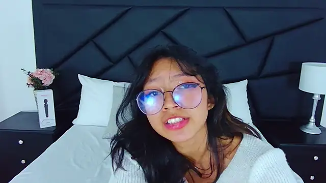 Snapshot of Yommi_Winx chatting on February 7, 6:45 am Yommi Winx online show from February 7, 6:45 am