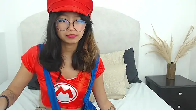 Snapshot of Yommi_Winx chatting on February 9, 12:17 am Yommi Winx online show from February 9, 12:17 am