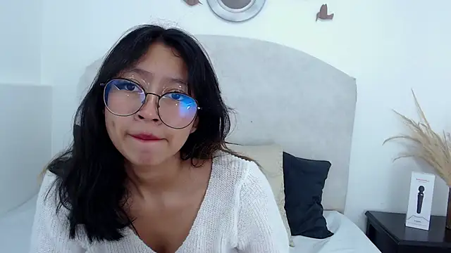 Snapshot of Yommi_Winx chatting on February 22, 3:56 am Yommi Winx online show from February 22, 3:56 am