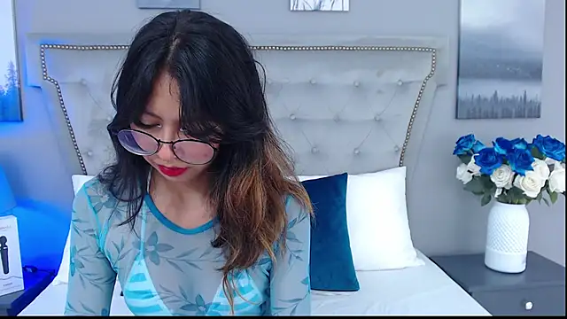 Snapshot of Yommi_Winx chatting on March 2, 8:29 pm Yommi Winx online show from March 2, 8:29 pm