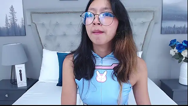 Snapshot of Yommi_Winx chatting on March 4, 10:05 pm Yommi Winx online show from March 4, 10:05 pm