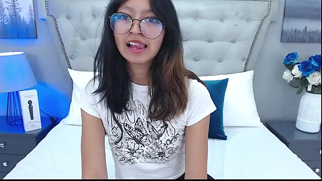 Snapshot of Yommi_Winx chatting on March 11, 5:05 am Yommi Winx online show from March 11, 5:05 am