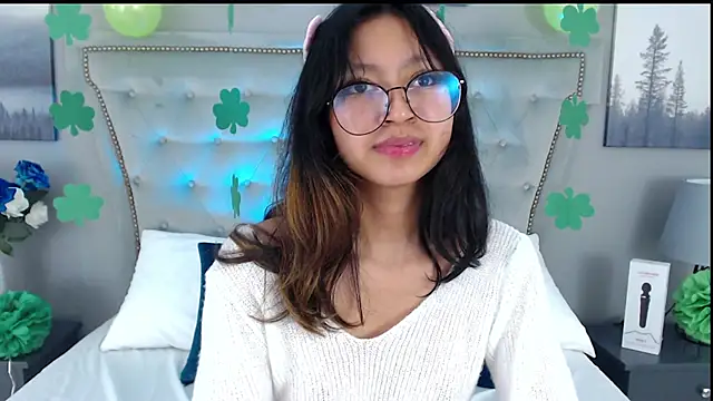 Snapshot of Yommi_Winx chatting on March 18, 10:03 am Yommi Winx online show from March 18, 10:03 am