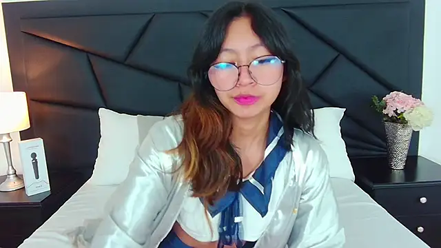 Snapshot of Yommi_Winx chatting on March 22, 12:25 pm Yommi Winx online show from March 22, 12:25 pm