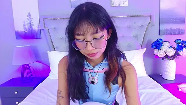Snapshot of Yommi_Winx chatting on September 14, 12:32 am Yommi Winx online show from September 14, 12:32 am