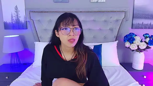 Snapshot of Yommi_Winx chatting on September 18, 10:56 pm Yommi Winx online show from September 18, 10:56 pm