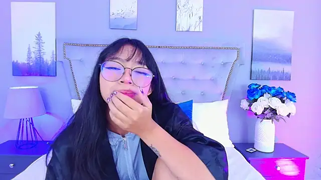 Snapshot of Yommi_Winx chatting on October 4, 1:14 am Yommi Winx online show from October 4, 1:14 am