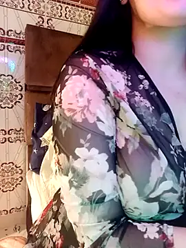 Snapshot of im_here- chatting on February 5, 5:31 pm im here- online show from February 5, 5:31 pm